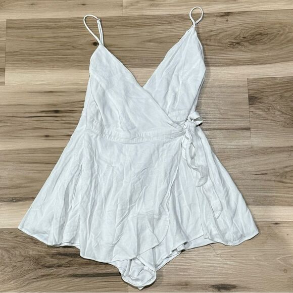 Lulu’s Ivory Faux Wrap Sleeveless Romper Women’s Small - Picture 2 of 4
